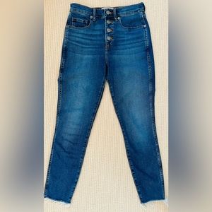 Everlane high rise jeans. Lightly worn, no stains, not pulling, great condition.